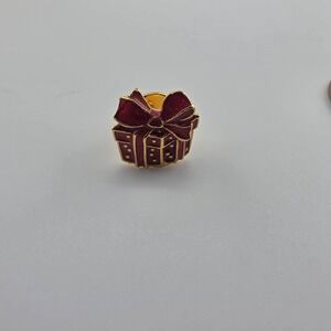Present Gift Box Enamel Pin Lapel‎ Brooch Holiday Christmas Burgundy Gold Tone